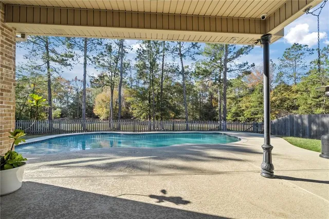 $535,000 | 517 Belle Pointe Loop, Madisonville, LA 70447