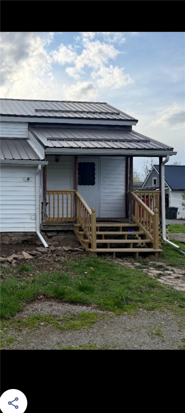 12629 Presbyterian Road Ridgeway, NY 14479 - Photo 9 of 29 Covered side porch