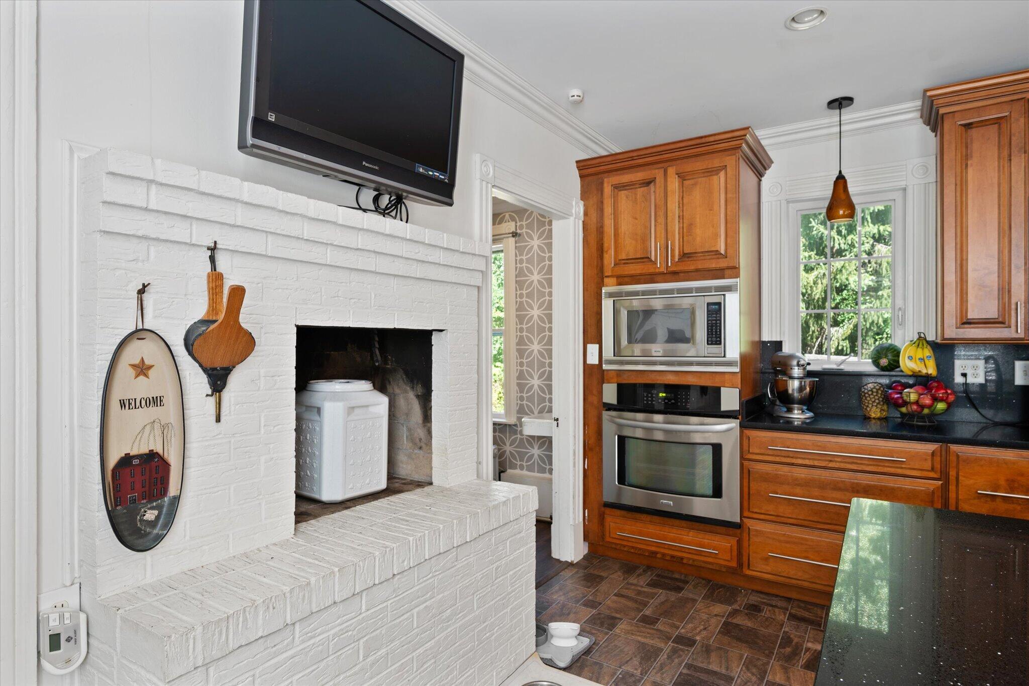 132 Main Road South Hampden, ME 04444 - Photo 9 of 71 09-Kitchen