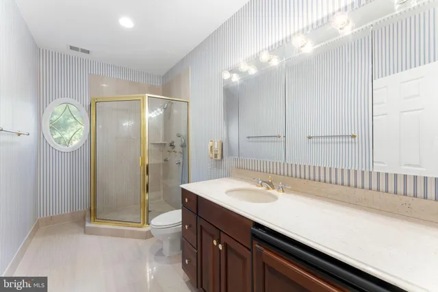 a view of entryway and hall