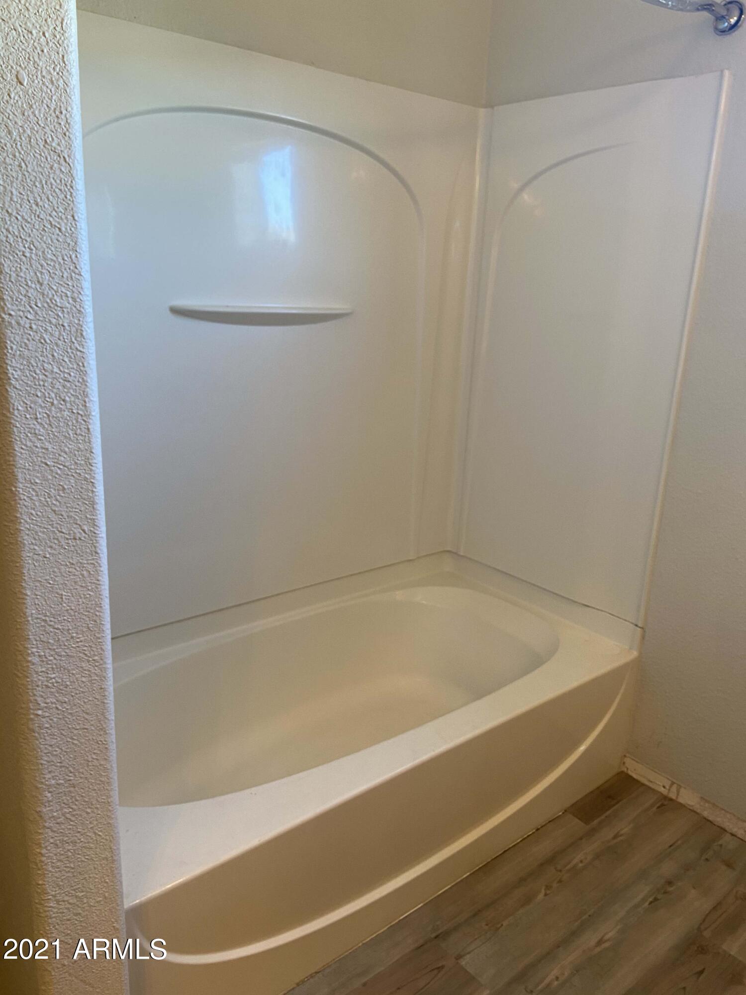 2929 North 37th Street, Unit 1 Phoenix, AZ 85018 - Photo 11 of 17 GARDEN TUB IN MASTER BATH
