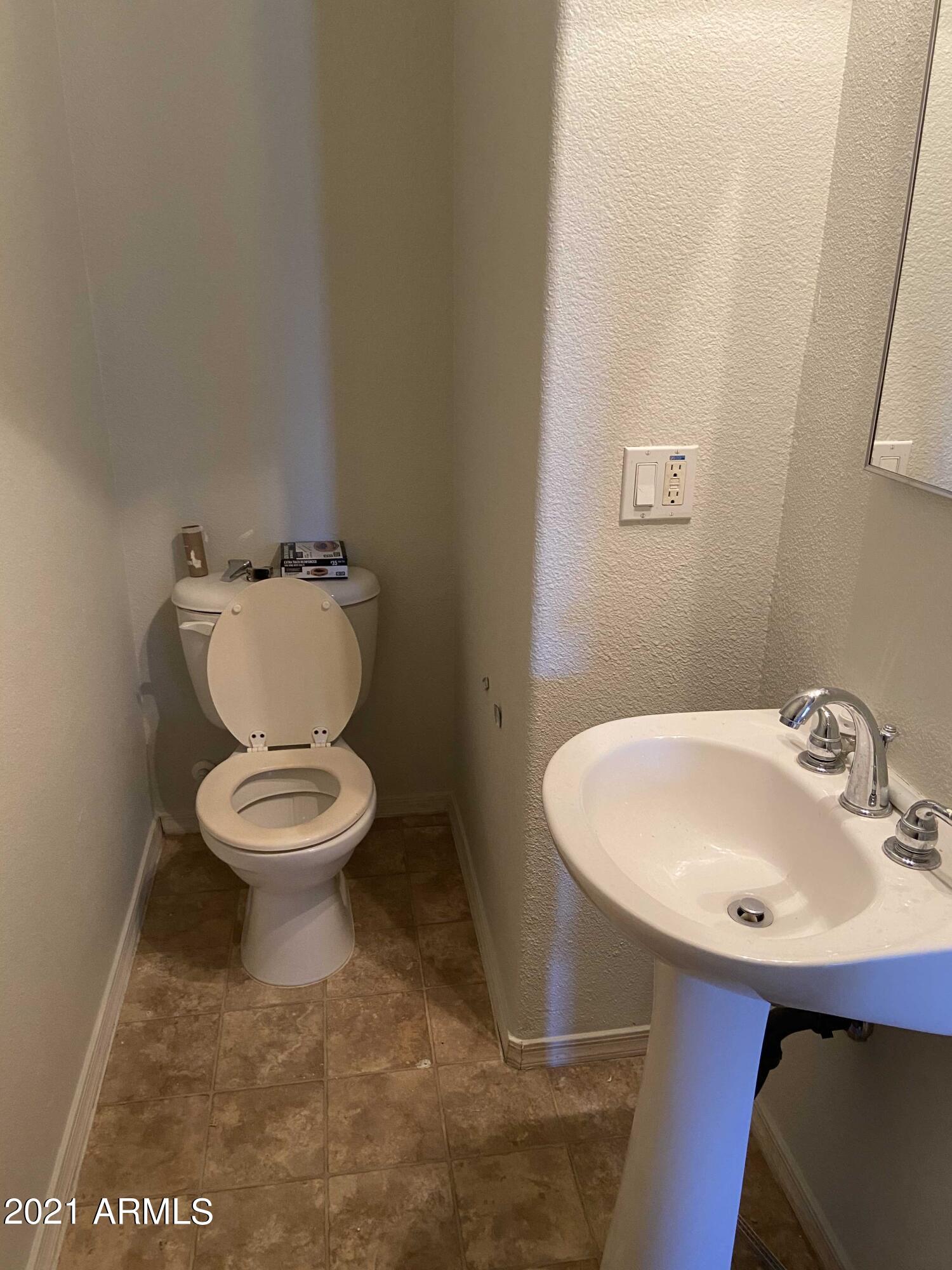 2929 North 37th Street, Unit 1 Phoenix, AZ 85018 - Photo 14 of 17 HALL BATH