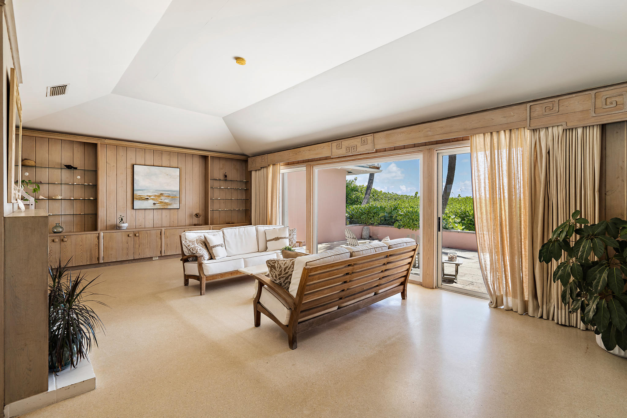 55 North Beach Road Hobe Sound, FL 33455 - Photo 21 of 64 living room to wall