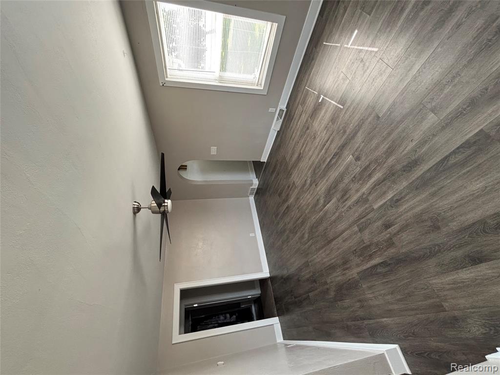 9047 Davison Road Davison, MI 48423 - Photo 4 of 11