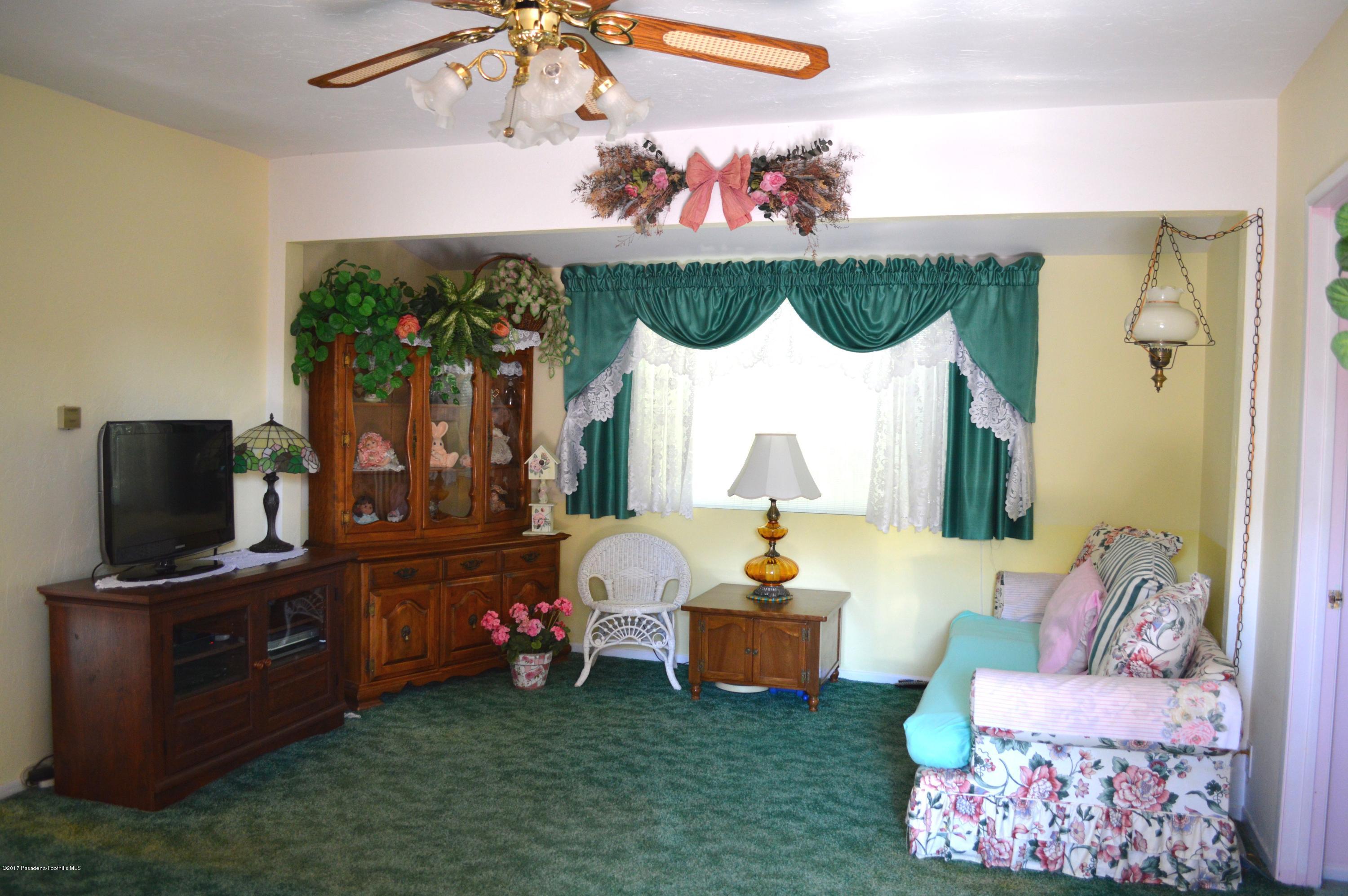 7613 Machrea Street Tujunga, CA 91042 - Photo 3 of 13 02