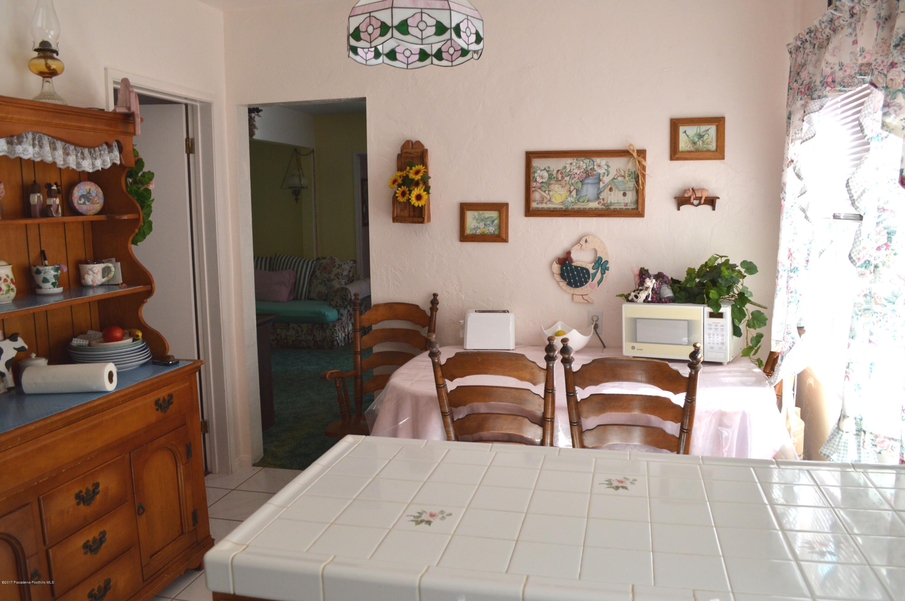 7613 Machrea Street Tujunga, CA 91042 - Photo 7 of 13 06