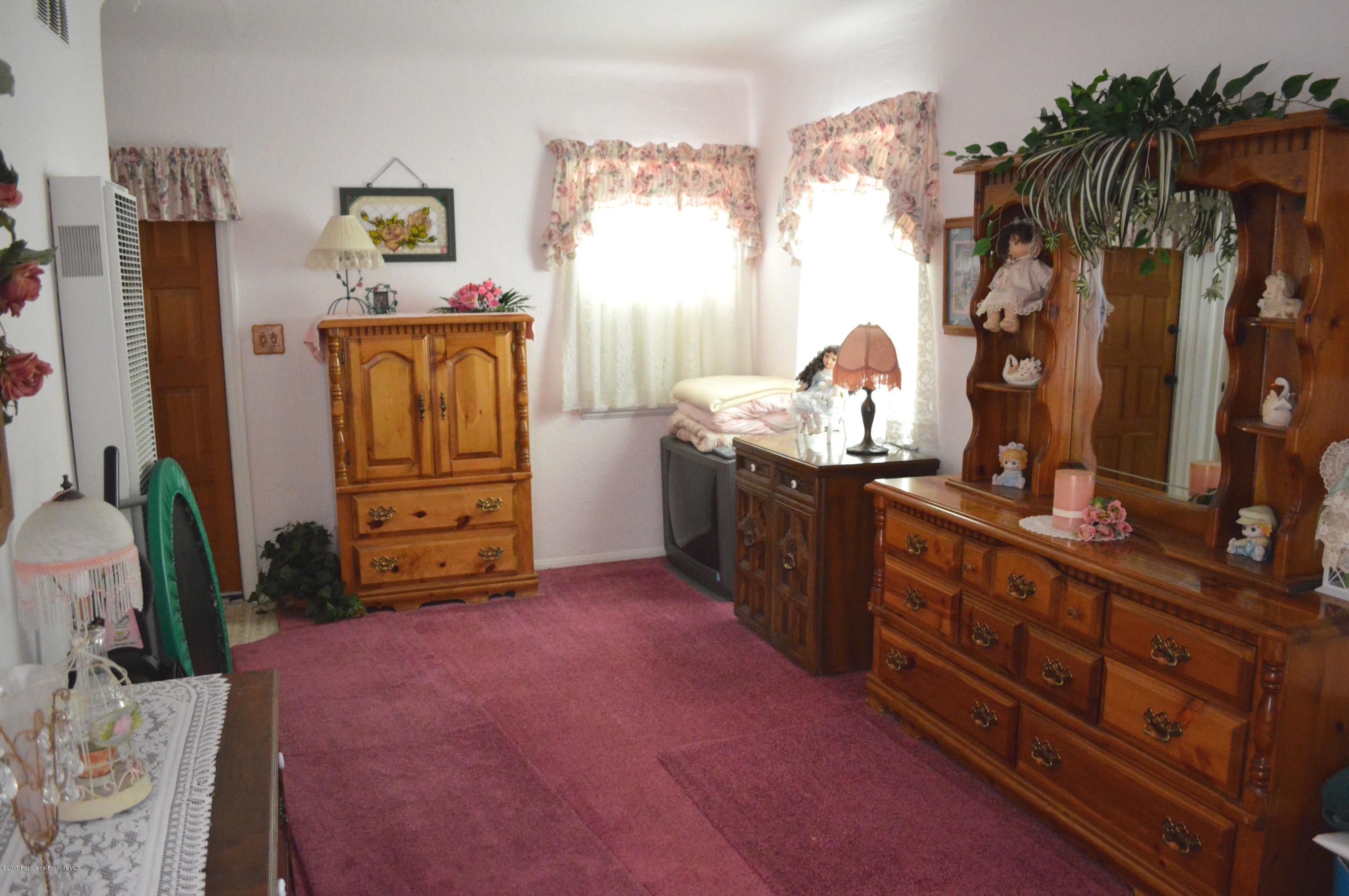 7613 Machrea Street Tujunga, CA 91042 - Photo 8 of 13 07