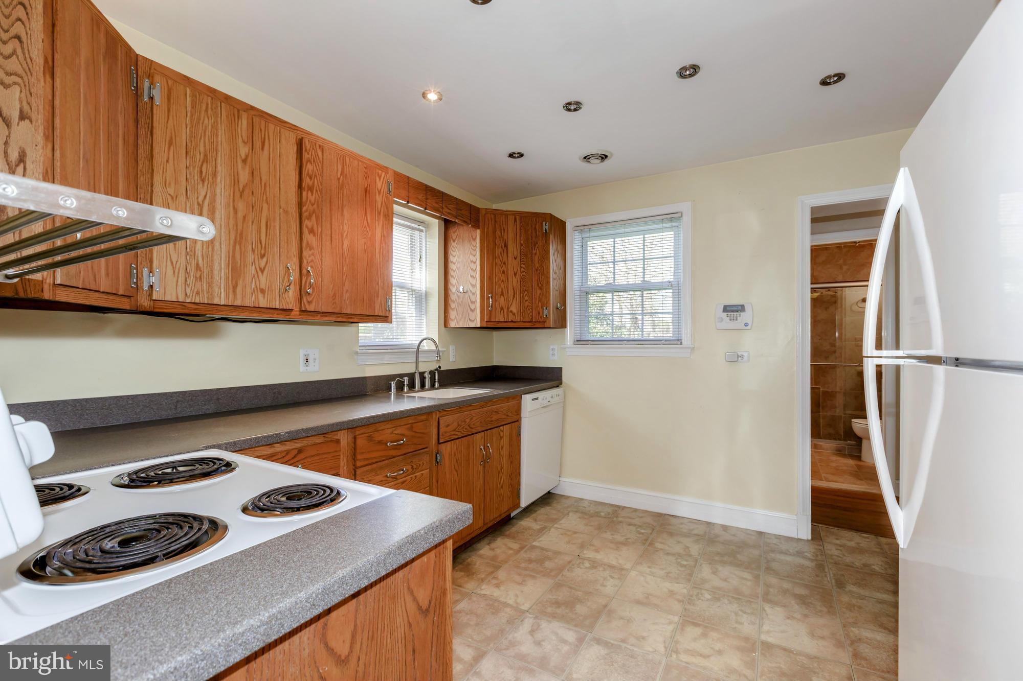 5910 Grayson Street Springfield, VA 22150 - Photo 11 of 30 Kitchen