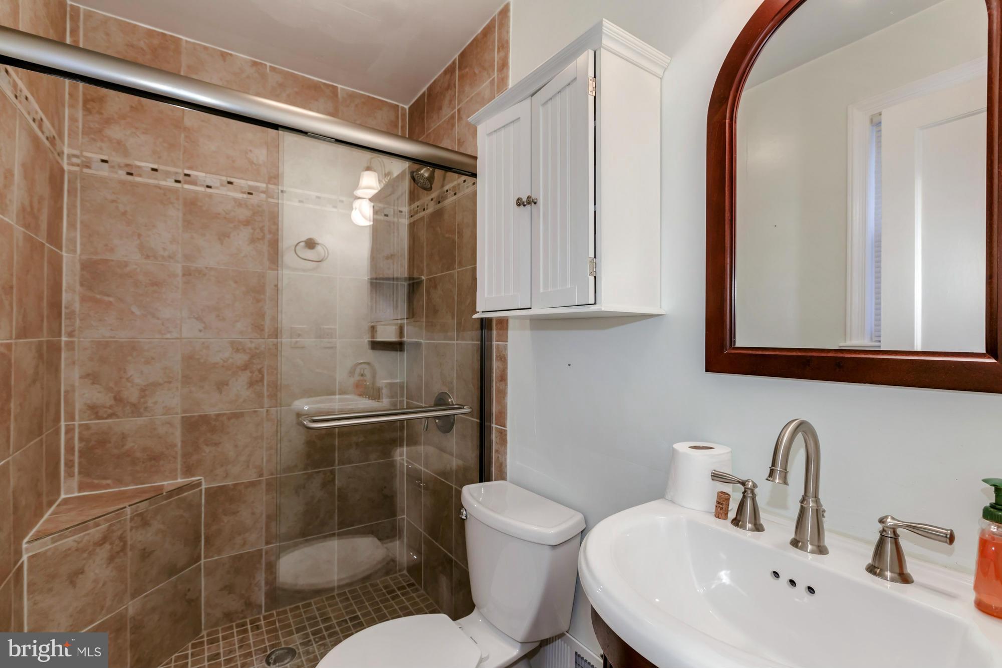 5910 Grayson Street Springfield, VA 22150 - Photo 13 of 30 Bath