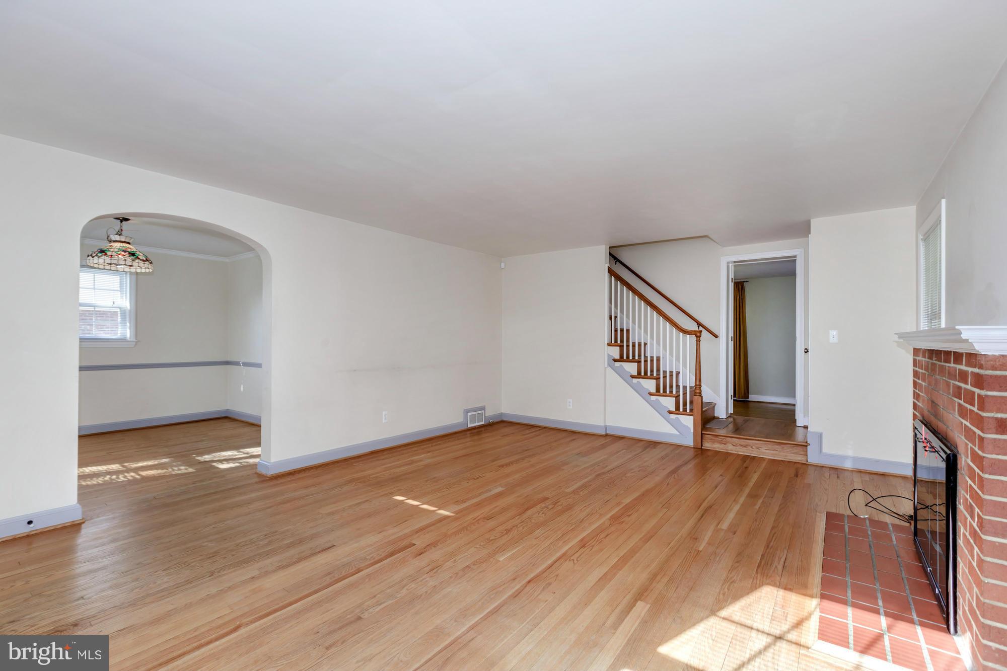 5910 Grayson Street Springfield, VA 22150 - Photo 9 of 30 Living Room
