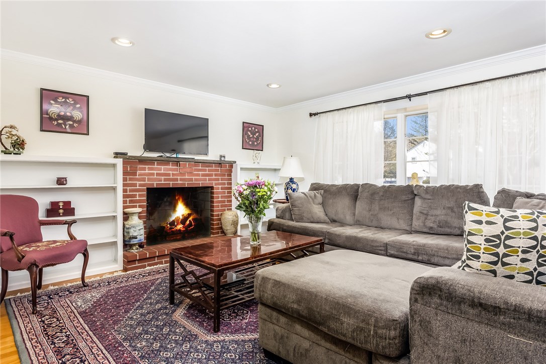 41 Malcolm Road North Kingstown, RI 02852 - Photo 3 of 15 Gallery Image 3
