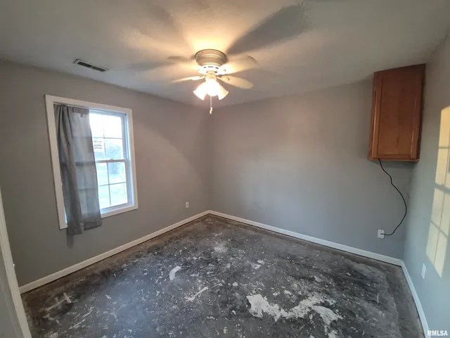 $99,900 | 1100 Moore Street, Eldorado, IL 62930