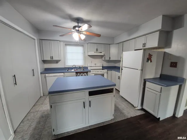 $99,900 | 1100 Moore Street, Eldorado, IL 62930