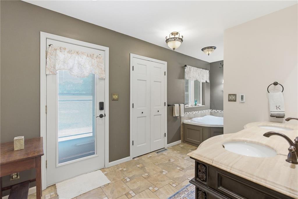 12905 Quail Ridge Road Lee's Summit, MO 64082 - Photo 22 of 47