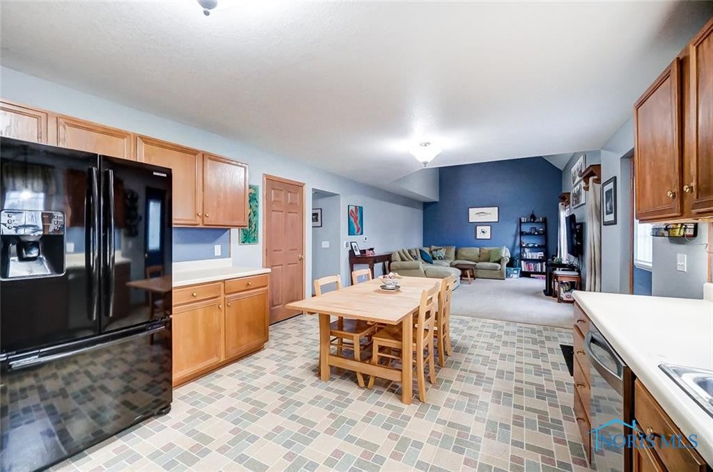 1526 Cardinal Road Bowling Green, OH 43402 - Photo 9 of 28 Gallery Image 9