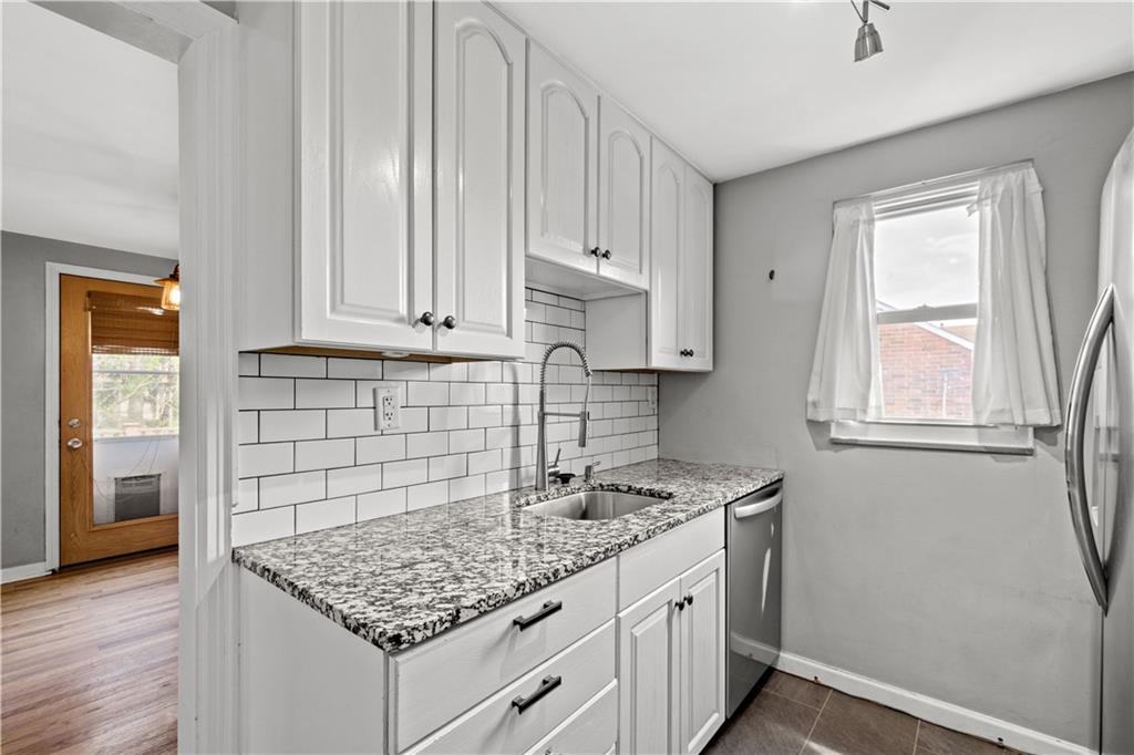 839 Middle Road Pittsburgh, PA 15234 - Photo 8 of 16 Gallery Image 8