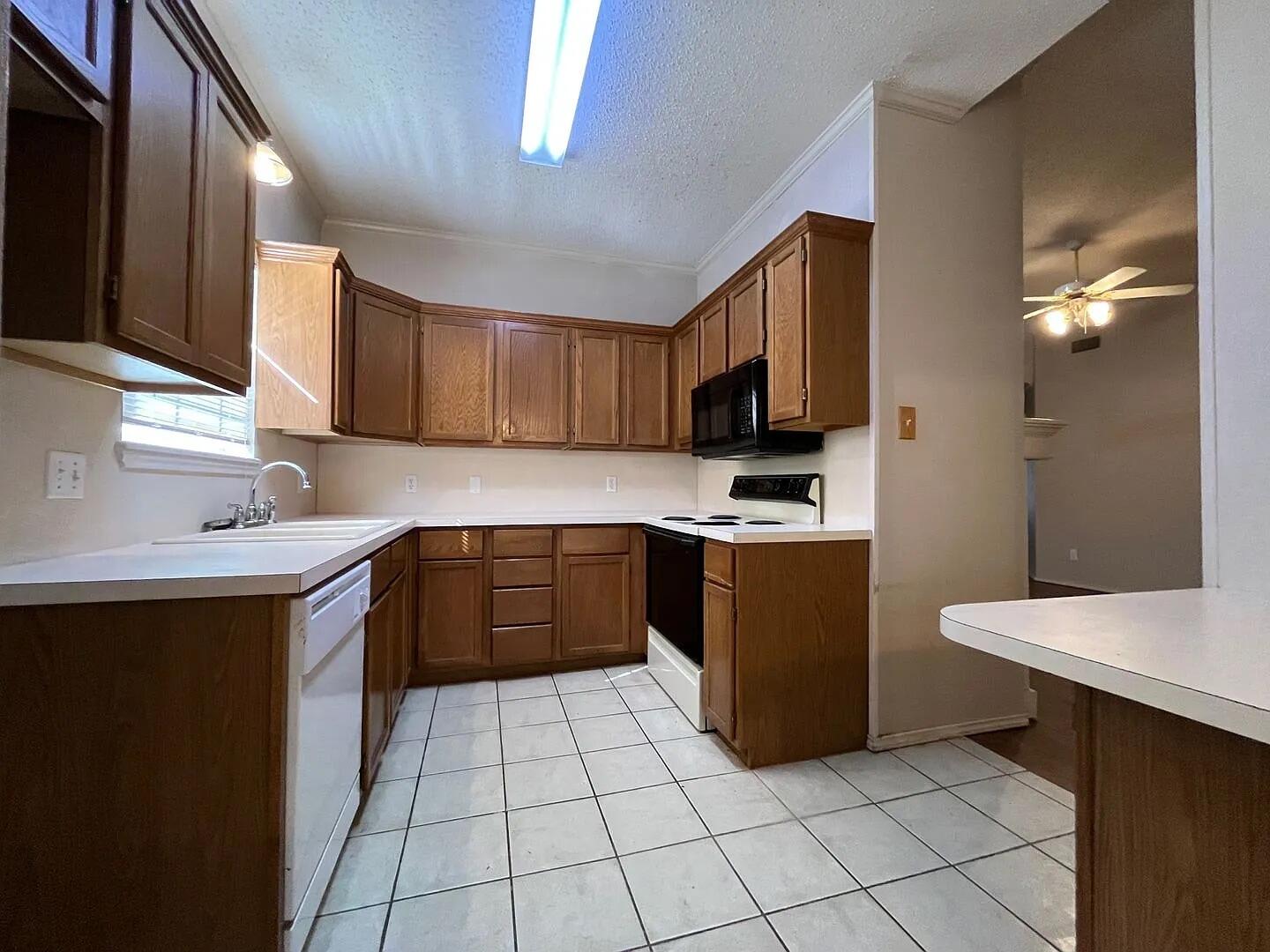 6113 8th Drive Lubbock, TX 79416 - Photo 1 of 12 1c83b7bd00c62160badf7f92faad3359-uncropp