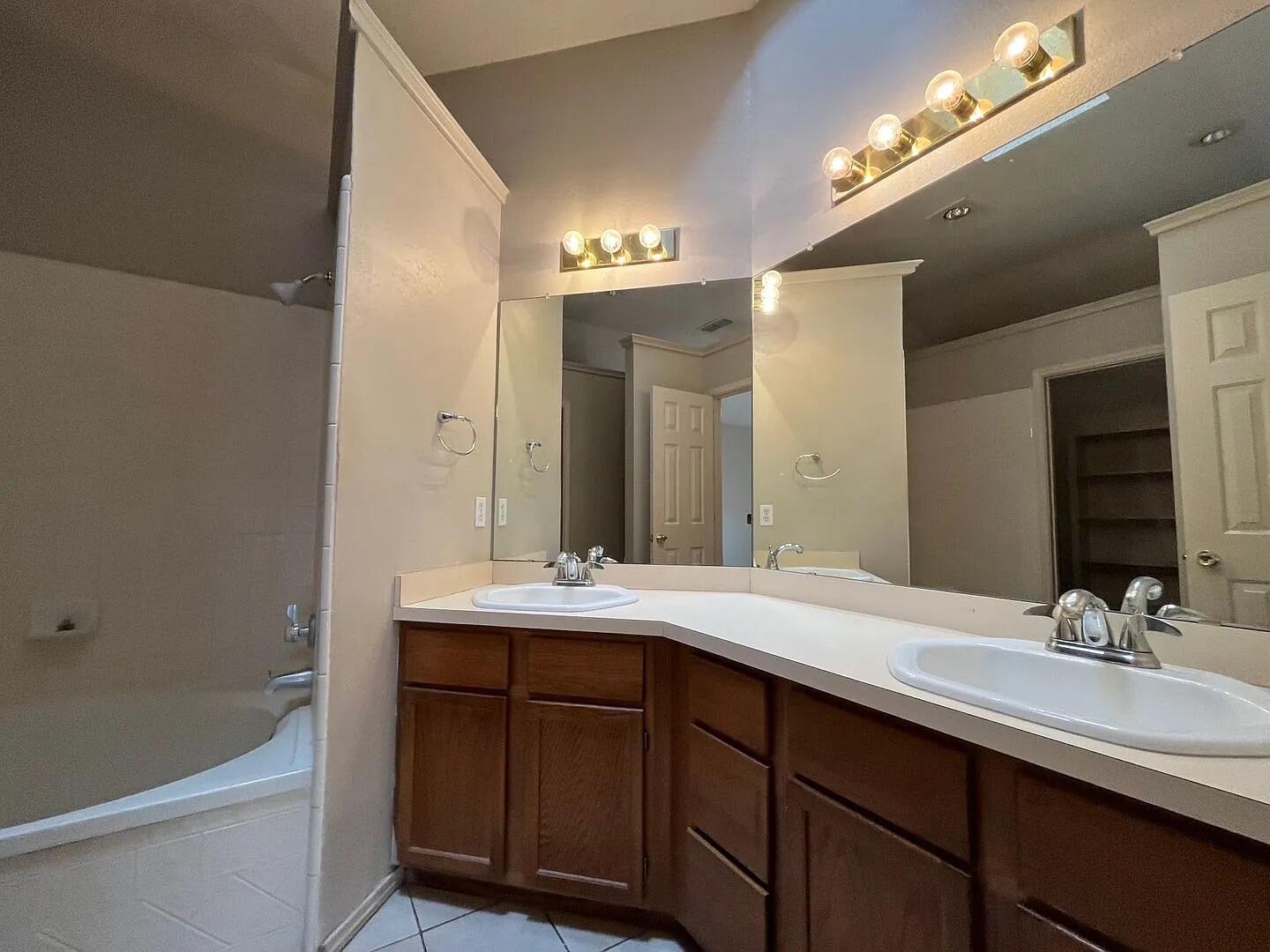 6113 8th Drive Lubbock, TX 79416 - Photo 8 of 12 b0d6554cd258b8d6f10e3e28d4c34456-uncropp