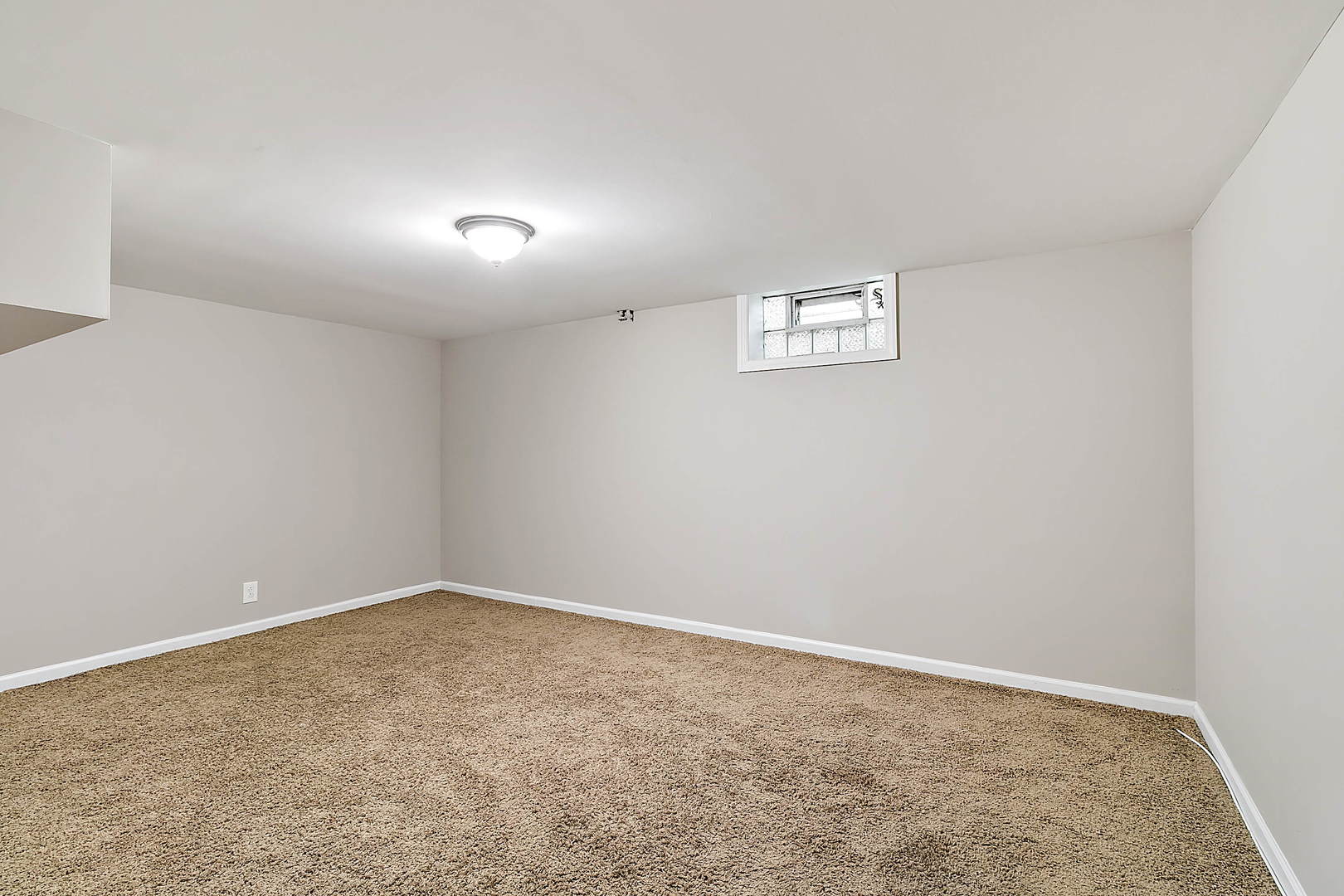 2949 Lincoln Avenue North Riverside, IL 60546 - Photo 13 of 26 an empty room with a workbench