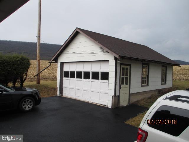 298 North Good Spring Road Hegins, PA 17938 - Photo 5 of 18 Gargage