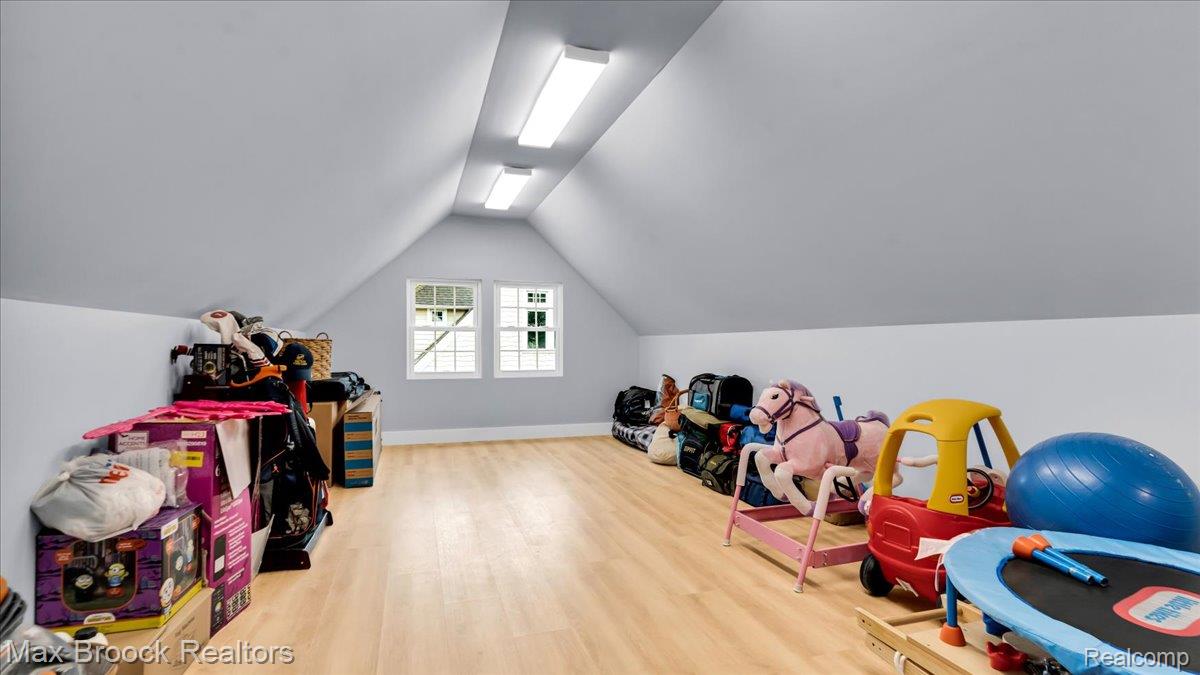 2253 Pembroke Road Birmingham, MI 48009 - Photo 33 of 56 28-2253 Pembroke Rd-28.jpg