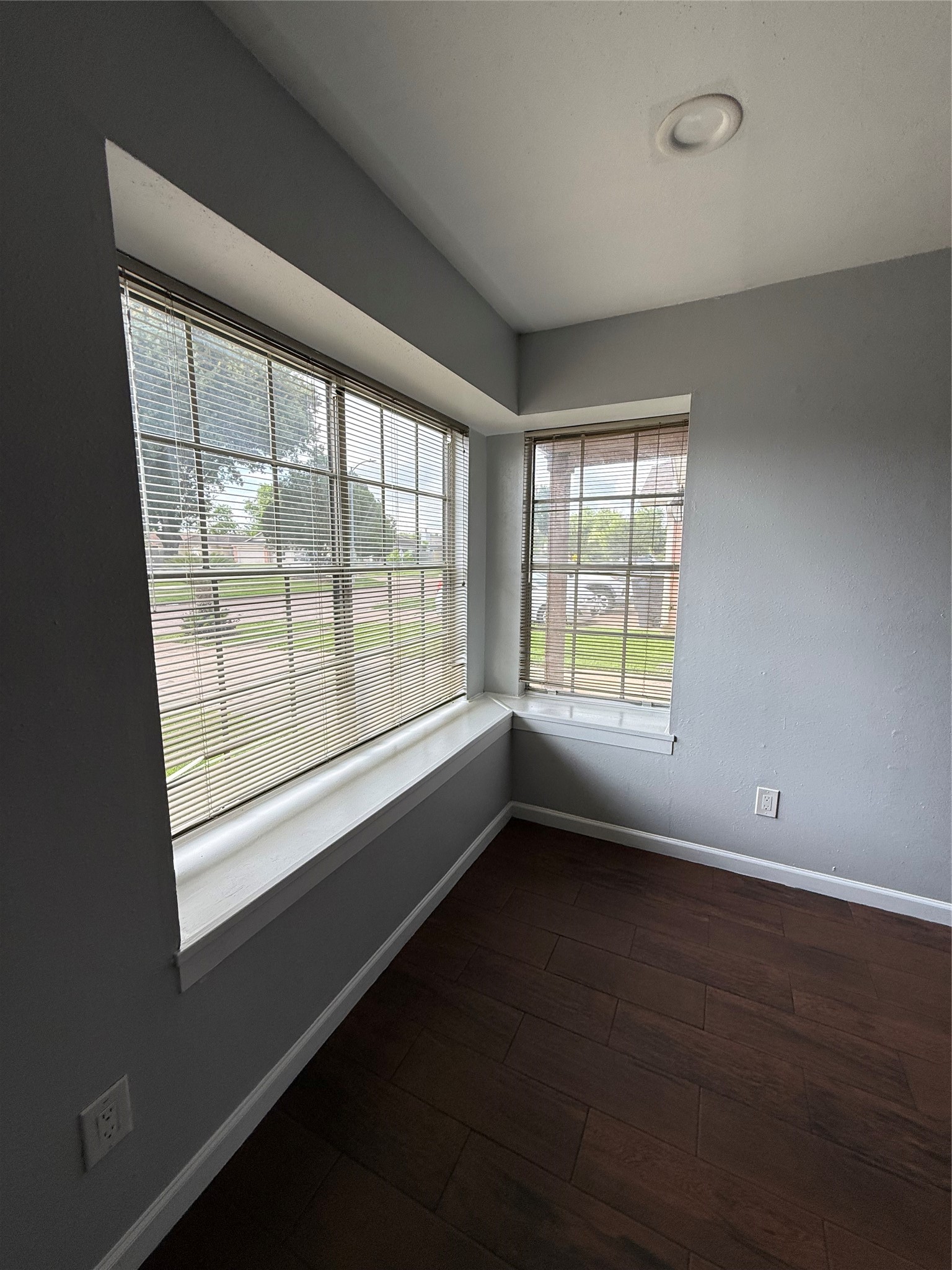 16118 Alden Ridge Drive Houston, TX 77053 - Photo 10 of 18 Plenty of Natural Light in Breakfast knook