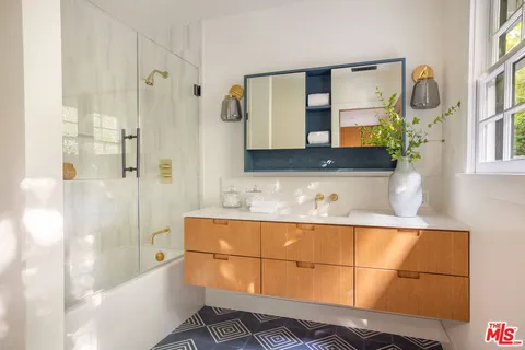$9,998,000 | 13627 Sunset Boulevard, Pacific Palisades, CA 90272