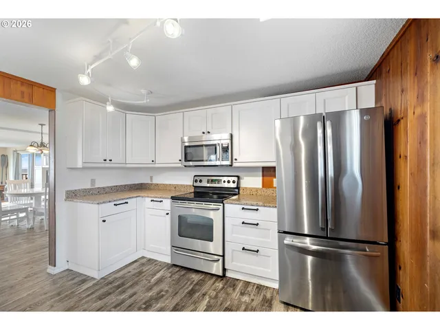 $937,000 | 633 North Pacific Street, Rockaway Beach, OR 97136