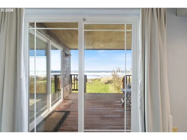 $937,000 | 633 North Pacific Street, Rockaway Beach, OR 97136