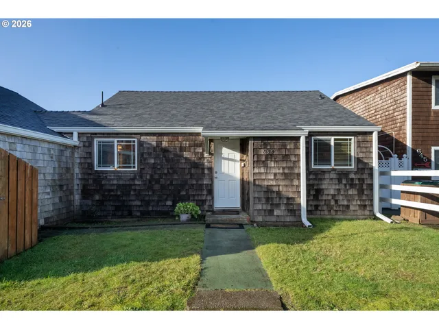 $937,000 | 633 North Pacific Street, Rockaway Beach, OR 97136