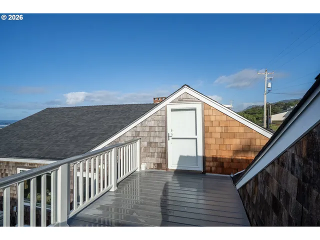 $937,000 | 633 North Pacific Street, Rockaway Beach, OR 97136