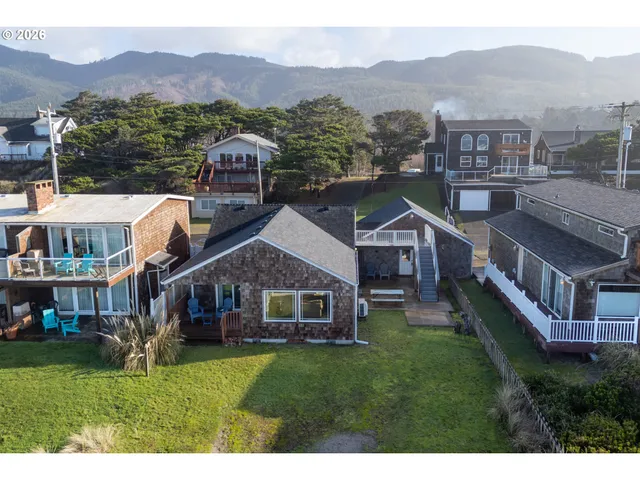 $937,000 | 633 North Pacific Street, Rockaway Beach, OR 97136