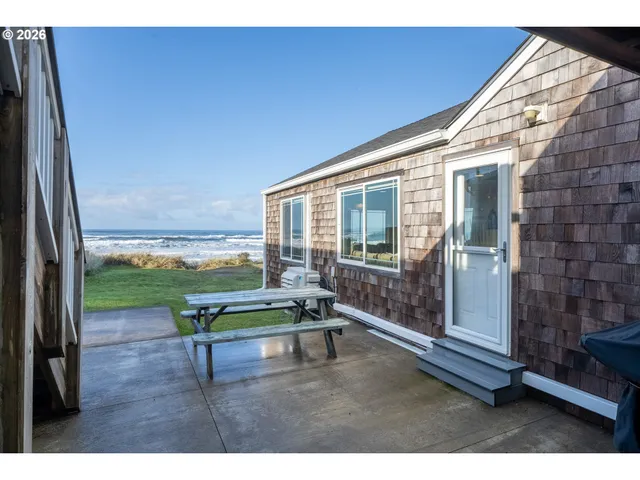 $937,000 | 633 North Pacific Street, Rockaway Beach, OR 97136