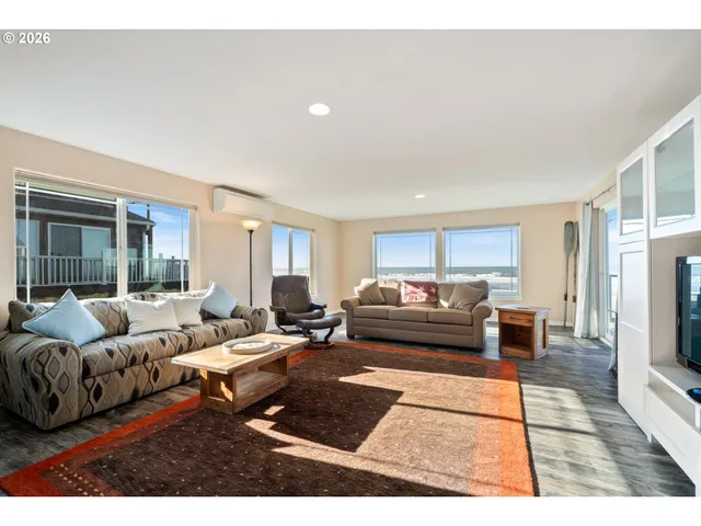 $937,000 | 633 North Pacific Street, Rockaway Beach, OR 97136