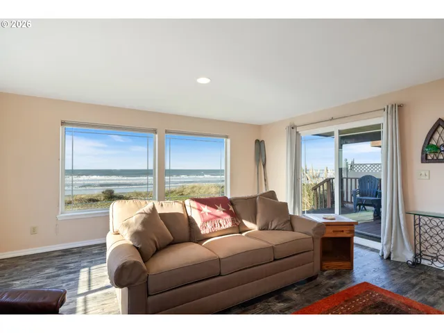 $937,000 | 633 North Pacific Street, Rockaway Beach, OR 97136