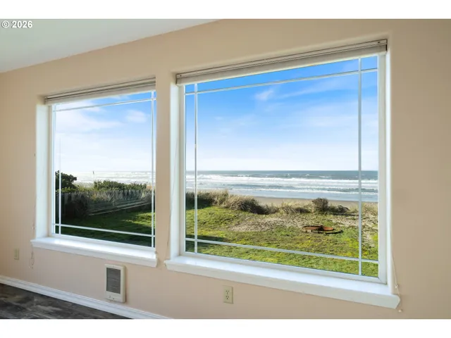 $937,000 | 633 North Pacific Street, Rockaway Beach, OR 97136
