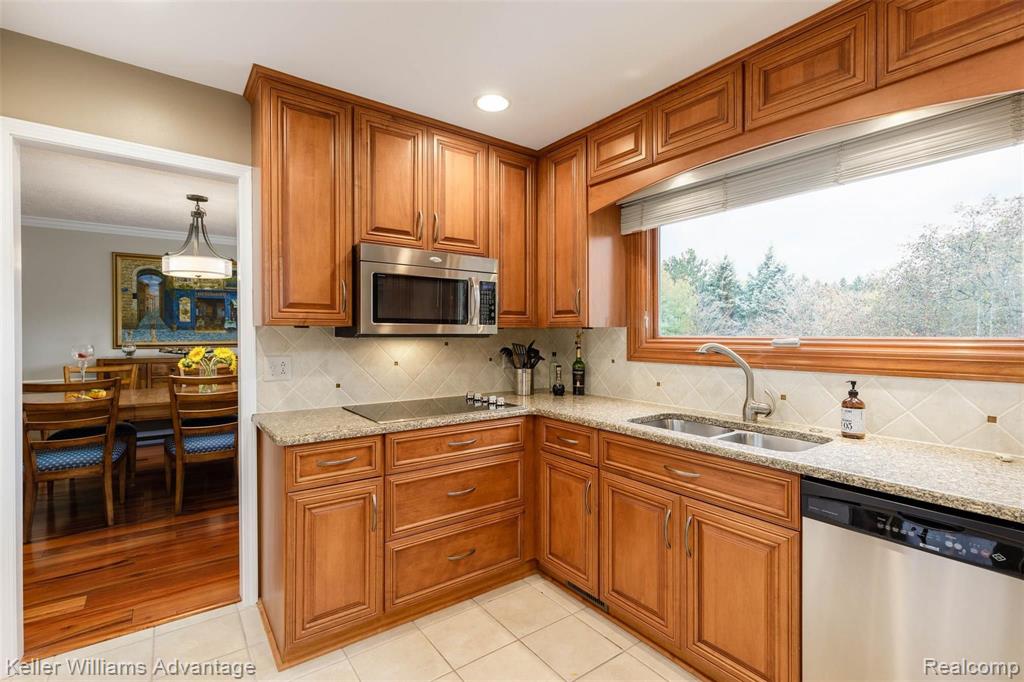25325 Rutledge Crossing Farmington Hills, MI 48335 - Photo 10 of 56