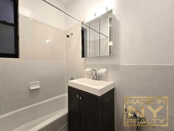 $2,495 | 25-21 31st Avenue, Unit A12 | Astoria