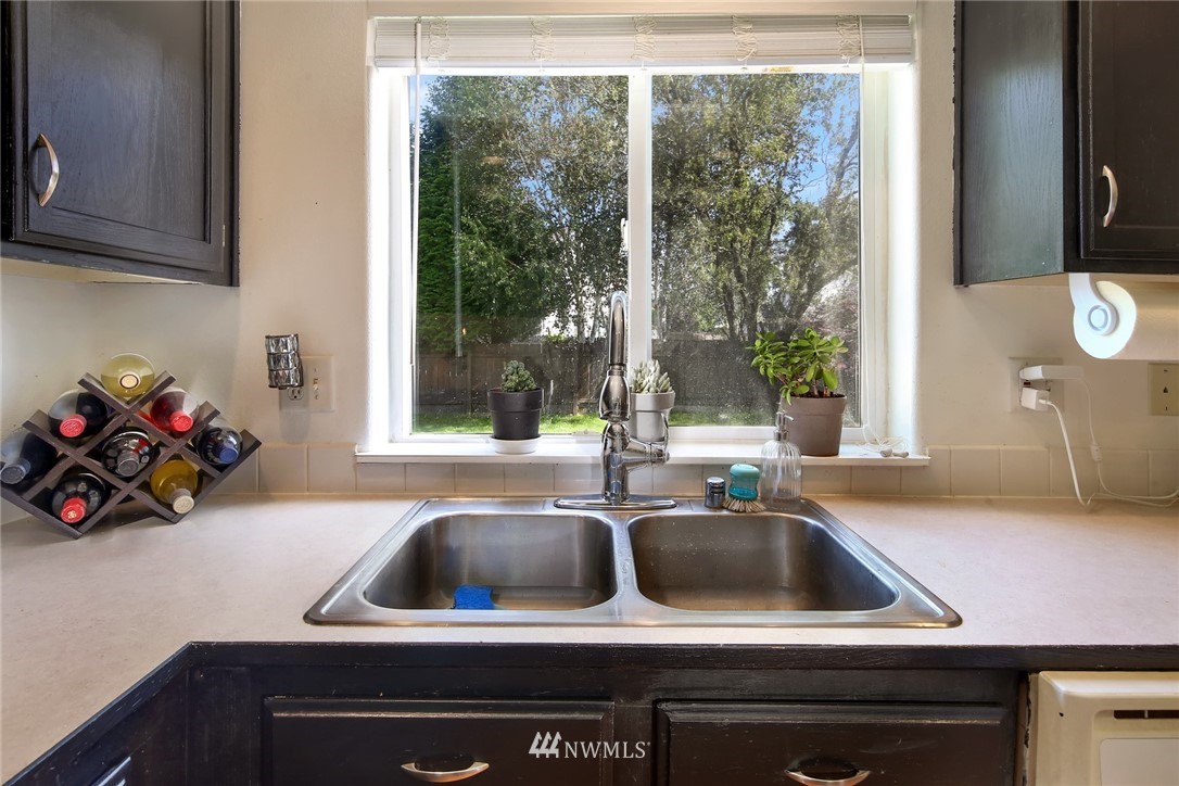 492 Spring Lane Sedro-Woolley, WA 98284 - Photo 14 of 40 a kitchen sink with large window