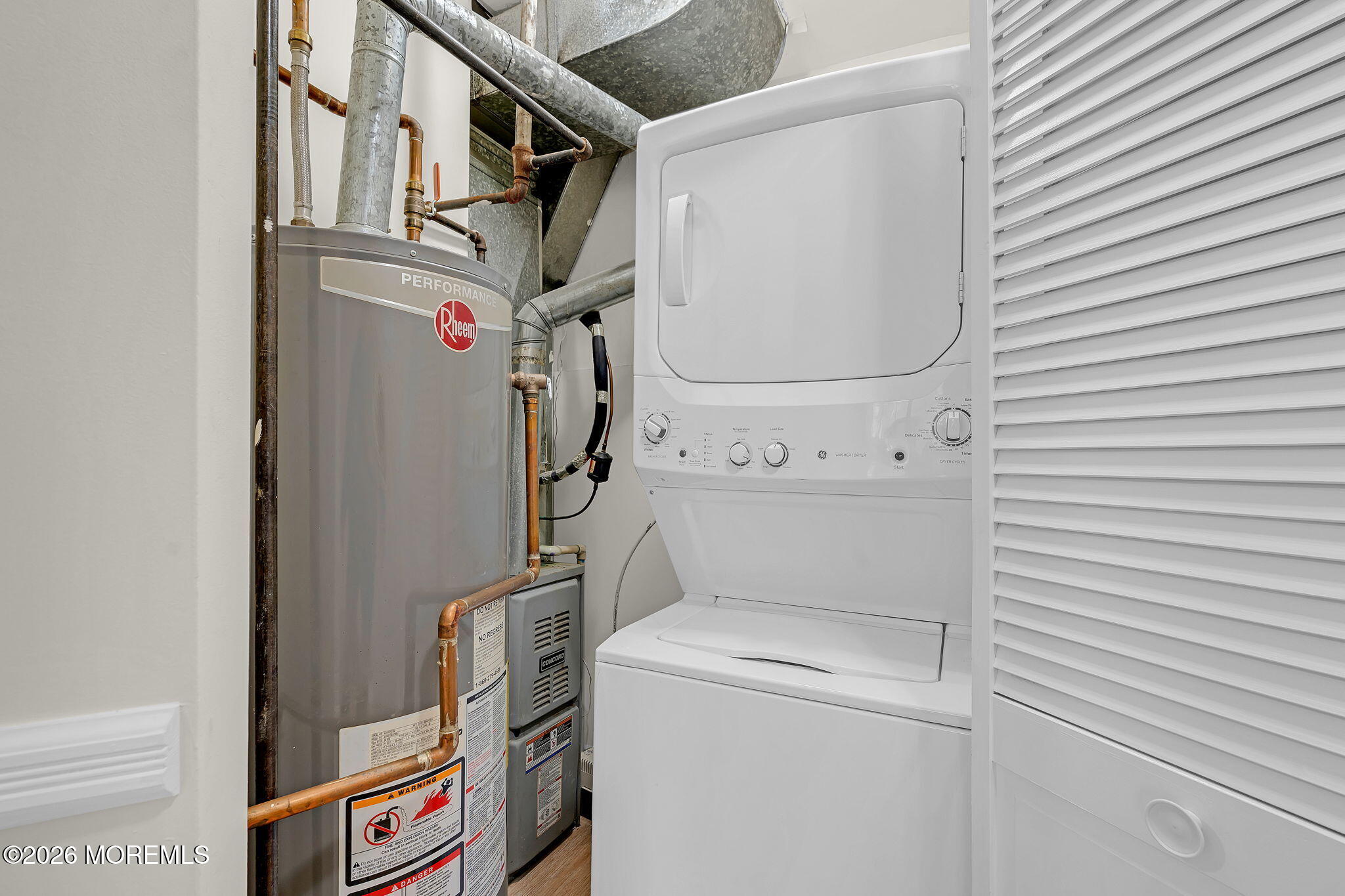 12 High Pointe Way Matawan, NJ 07747 - Photo 7 of 31 a utility room with dryer and washer