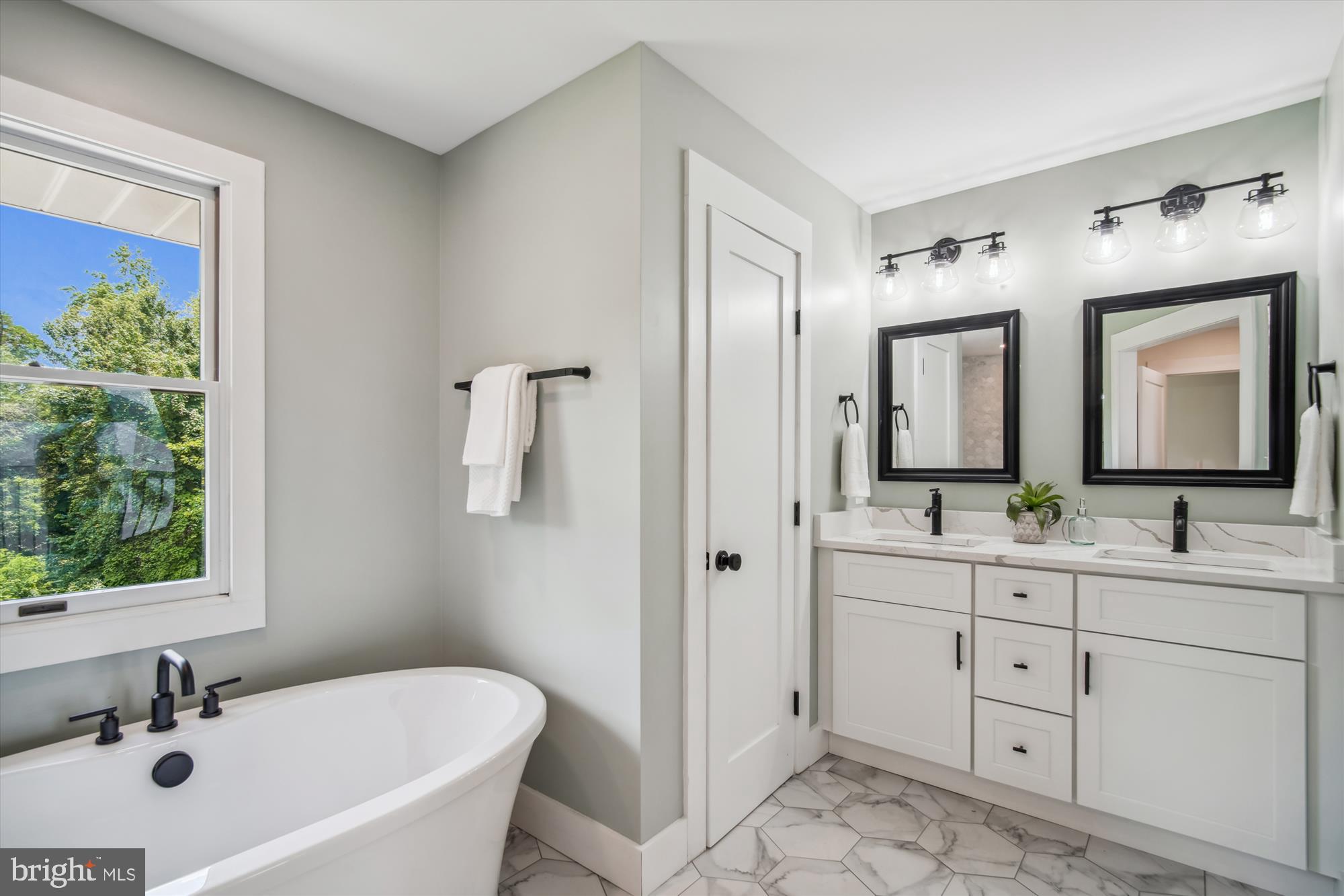 6885 Hallowing Point Road Prince Frederick, MD 20678 - Photo 26 of 63 Primary Bath