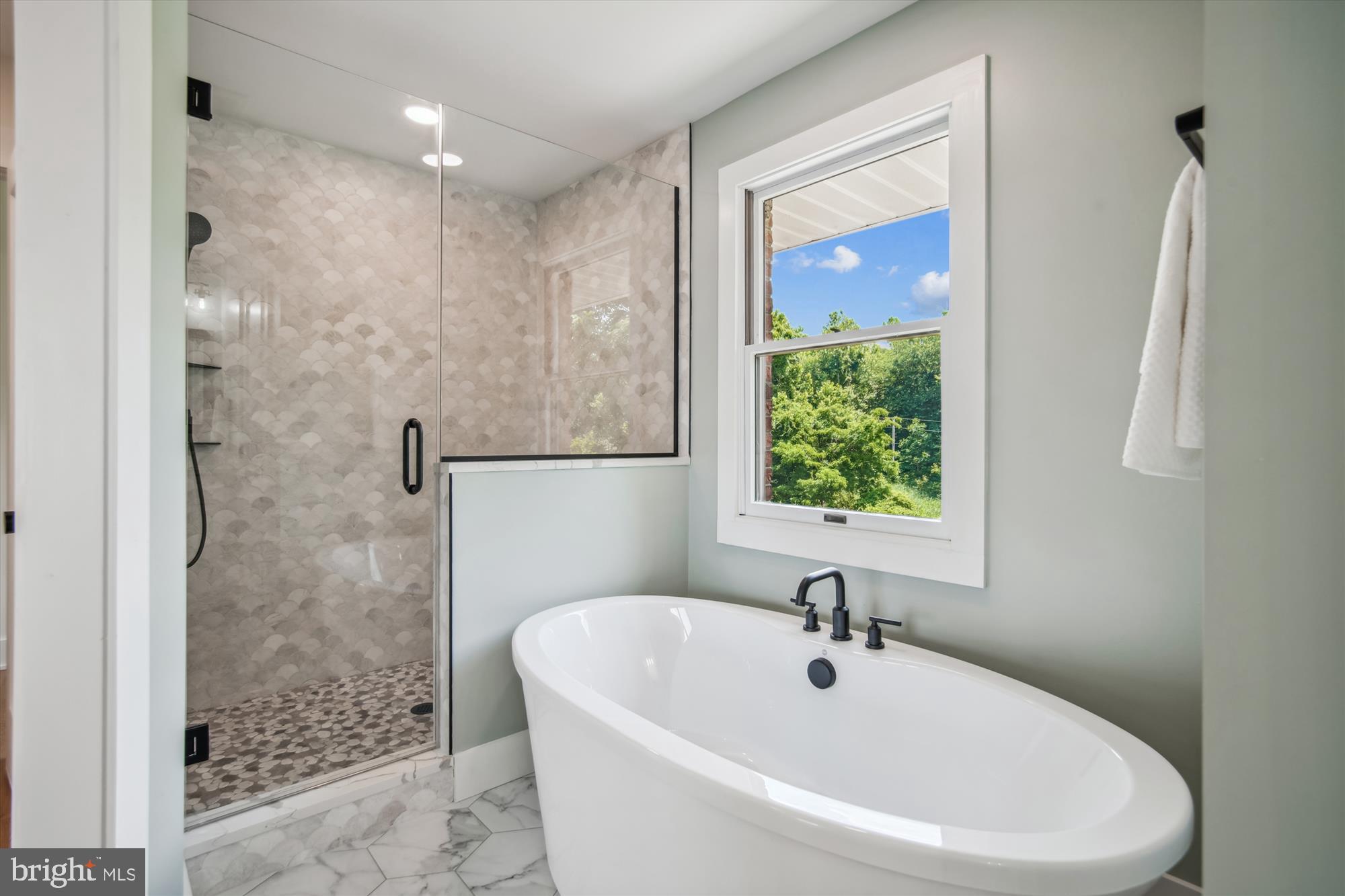 6885 Hallowing Point Road Prince Frederick, MD 20678 - Photo 27 of 63 Primary Bath Soaking Tub