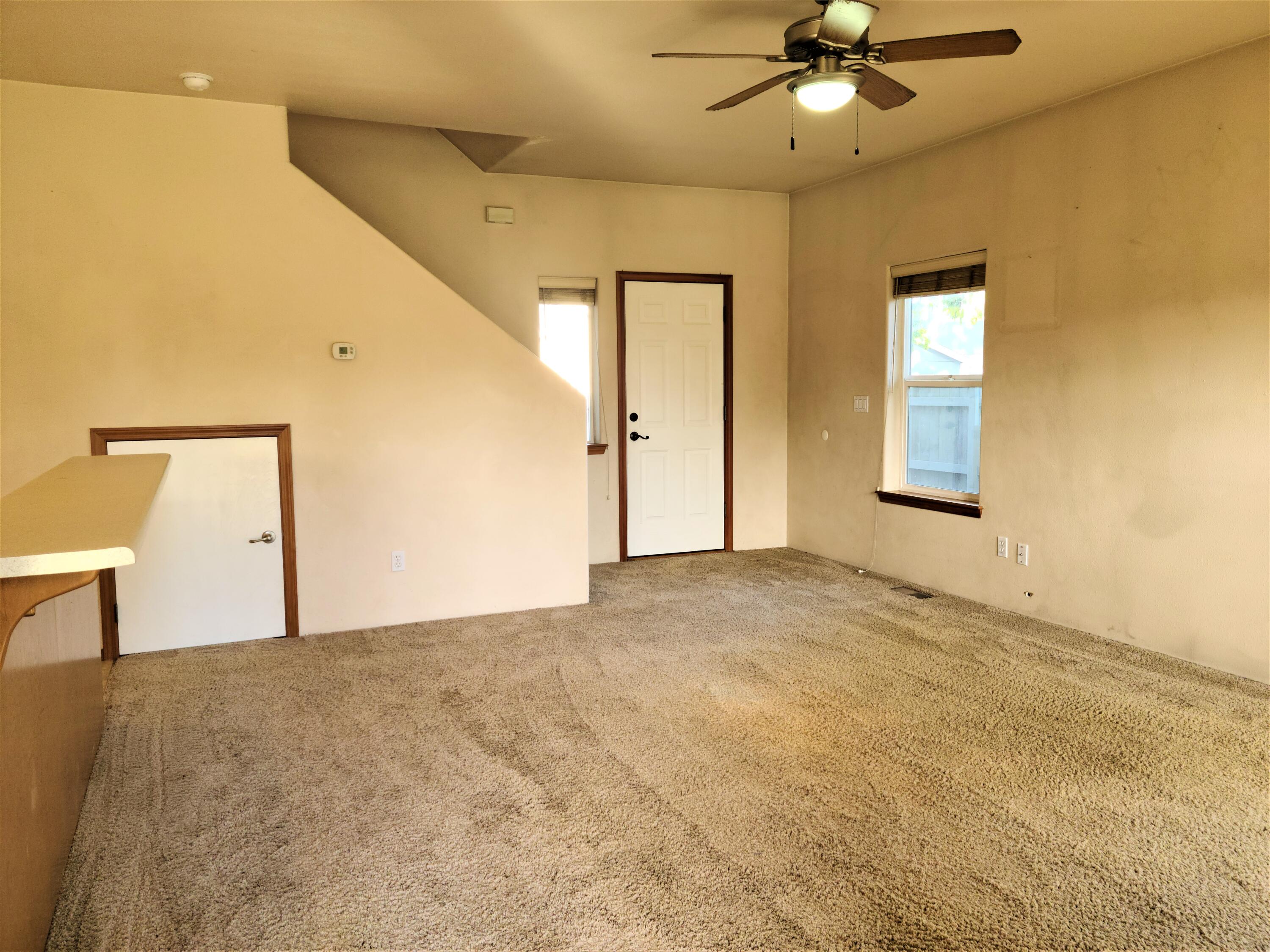 329 Cascade Drive Central Point, OR 97502 - Photo 7 of 30 Gallery Image 7