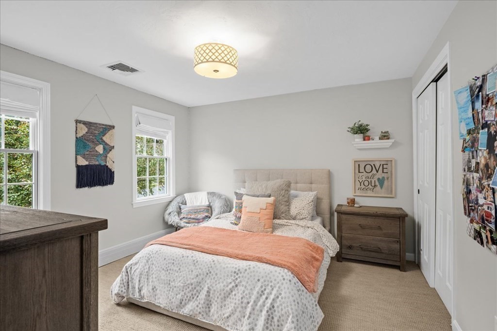 22 Wildflower Drive Sutton, MA 01590 - Photo 21 of 42