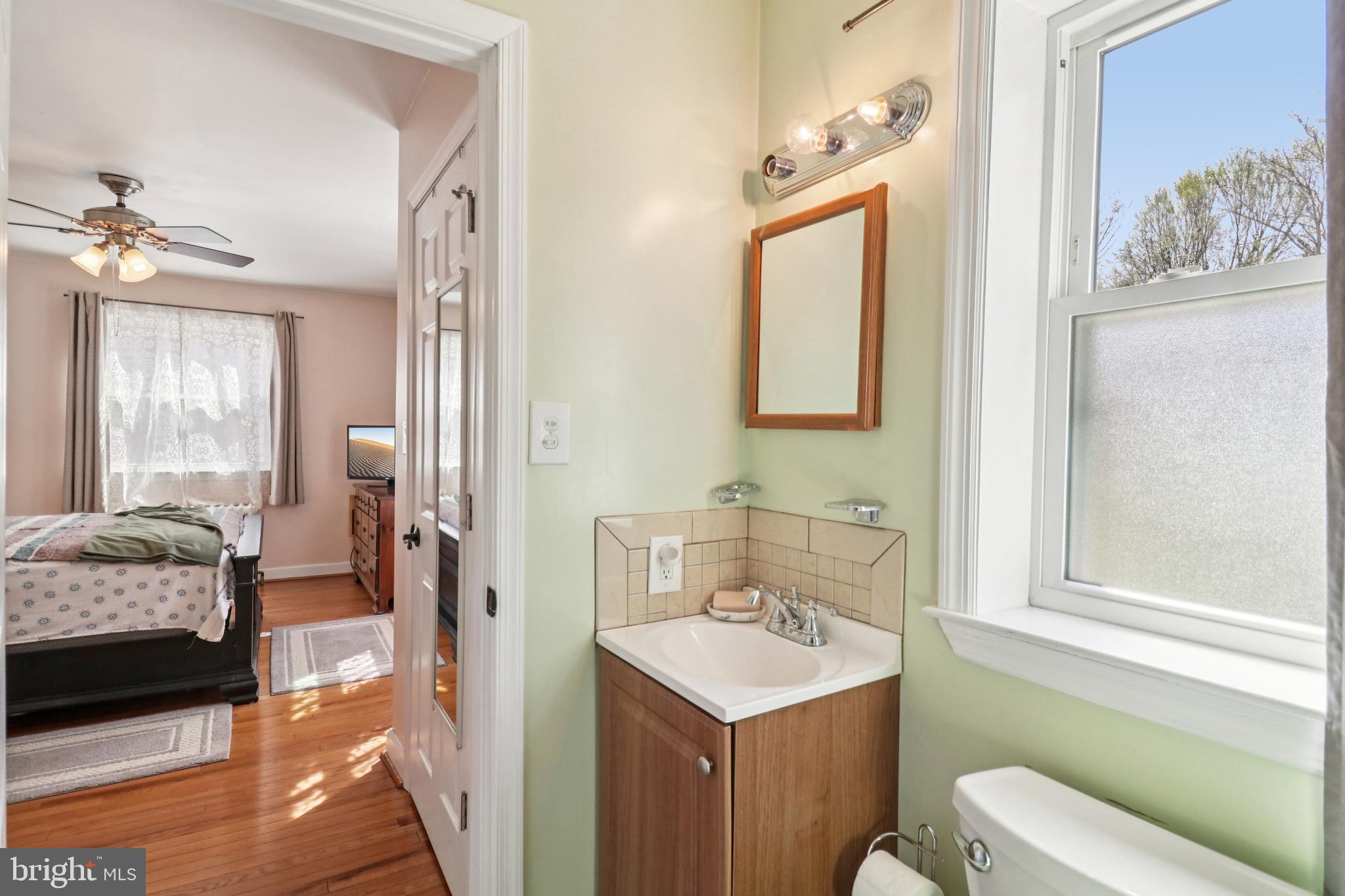 3149 Newton Street Northeast Washington, DC 20018 - Photo 28 of 57 Main Level Bathroom
