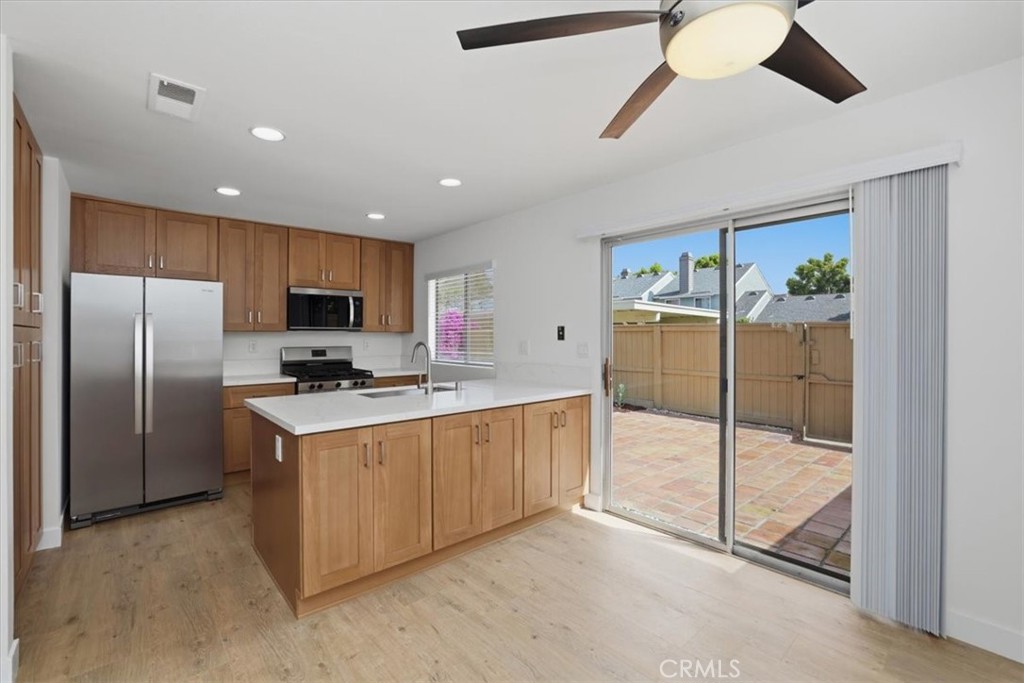 11 Fairside Irvine, CA 92614 - Photo 10 of 34
