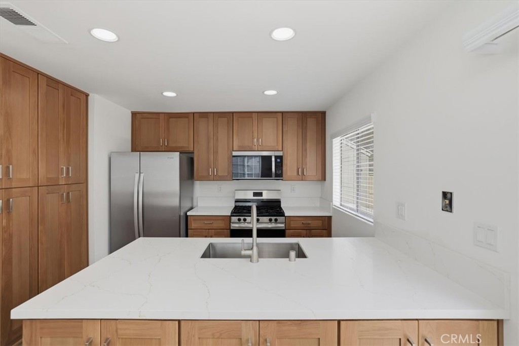11 Fairside Irvine, CA 92614 - Photo 11 of 34