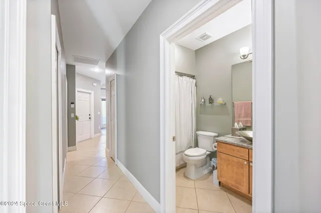 a view of a garage room