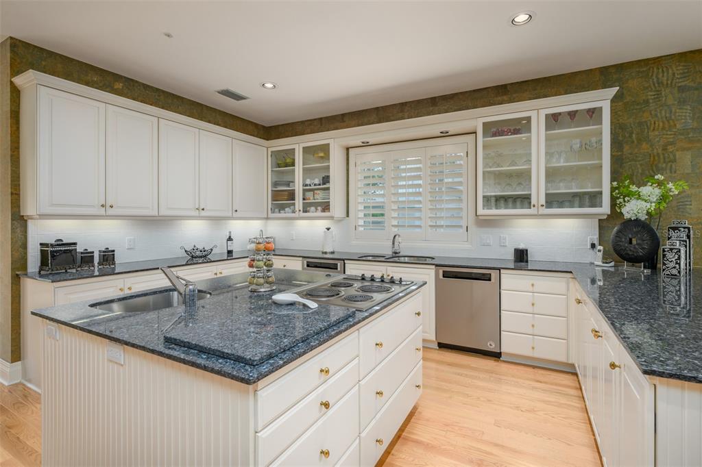 981 Longboat Club Road Longboat Key, FL 34228 - Photo 37 of 99