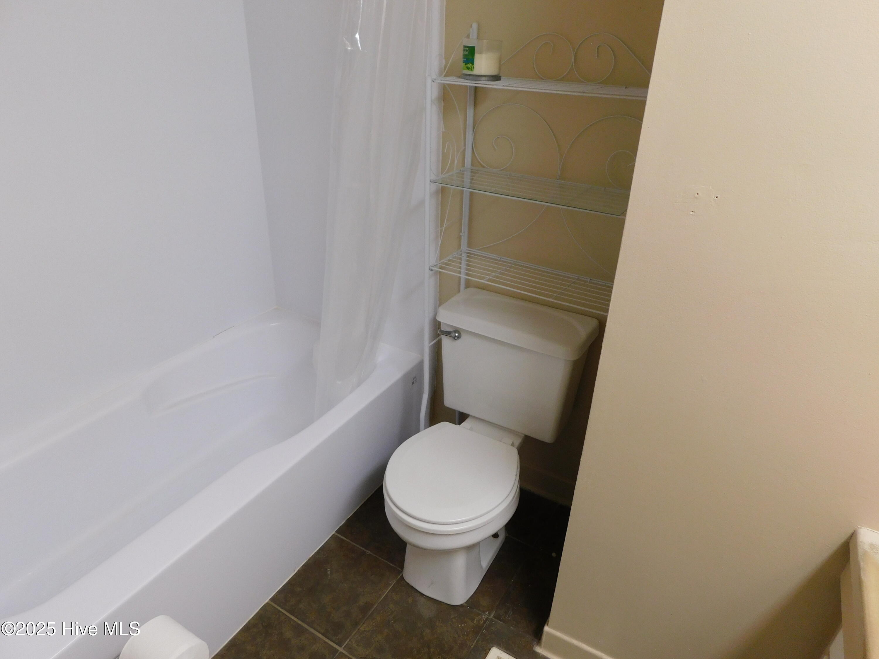 1010 West Scotsdale Road Laurinburg, NC 28352 - Photo 31 of 122 Hall bath upper level